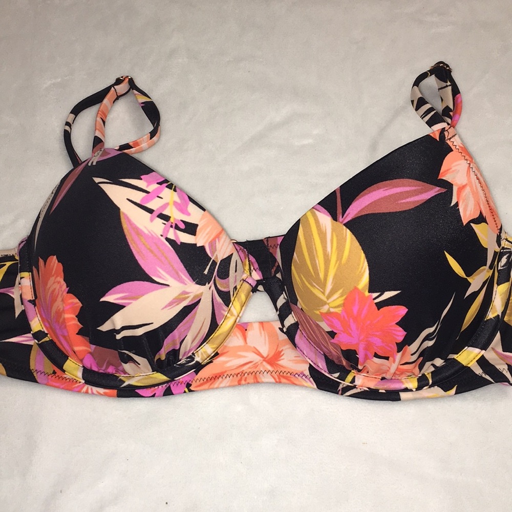 Shade & Shore Floral Bikini Top